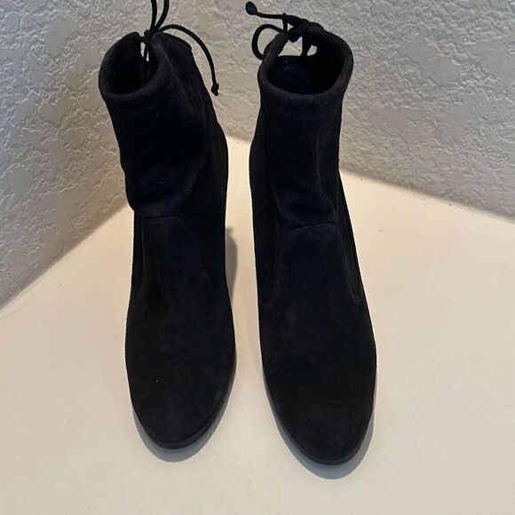 Stuart Weitzman Womens 7 Glove Suede Round Heel Ankle Booties Black Contemporary - Picture 1 of 13